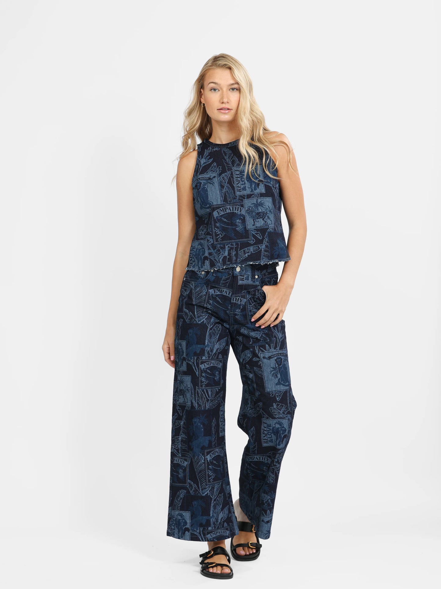 PANT MATCHES DENIM