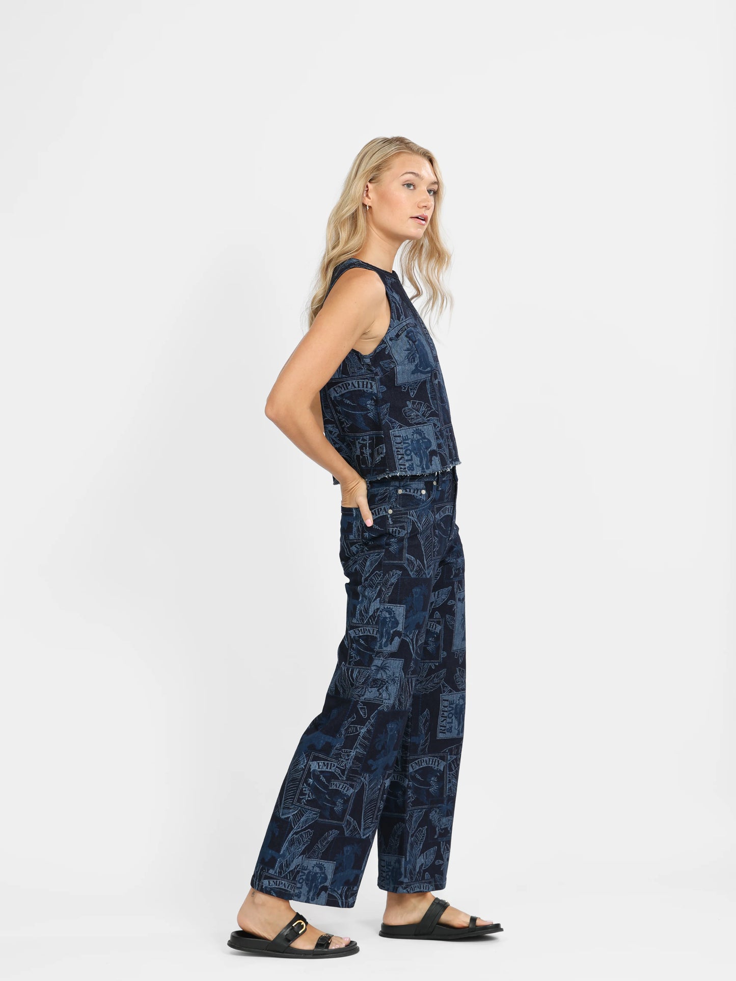 PANT MATCHES DENIM
