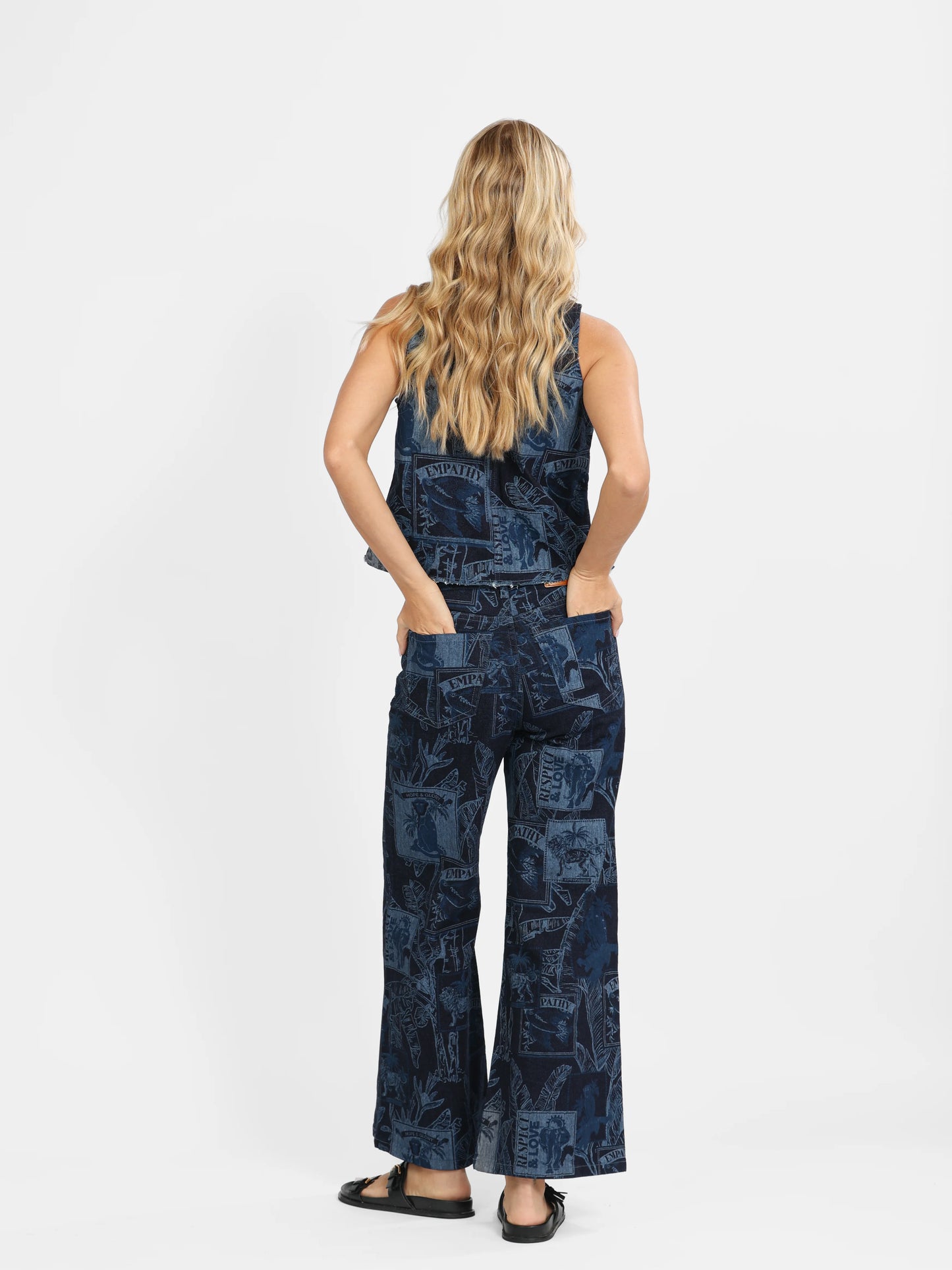 PANT MATCHES DENIM