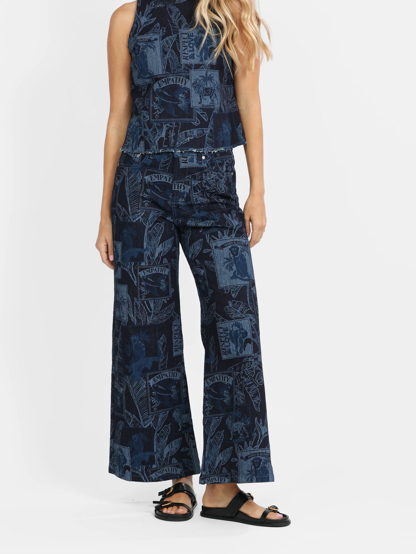 PANT MATCHES DENIM