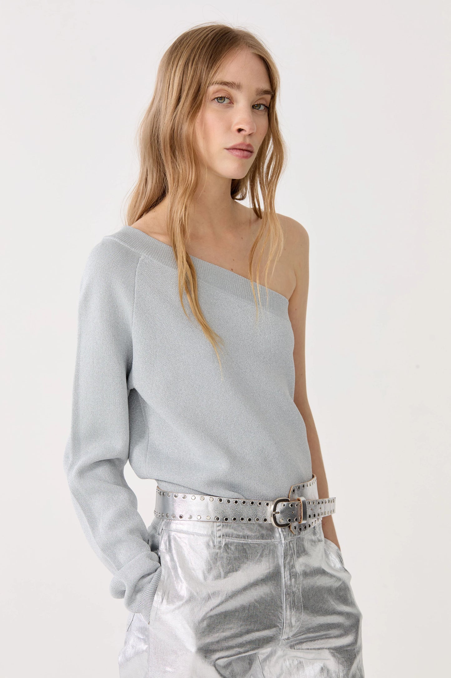 ONE SHOULDER GLITTER KNITTED TOP - SILVER