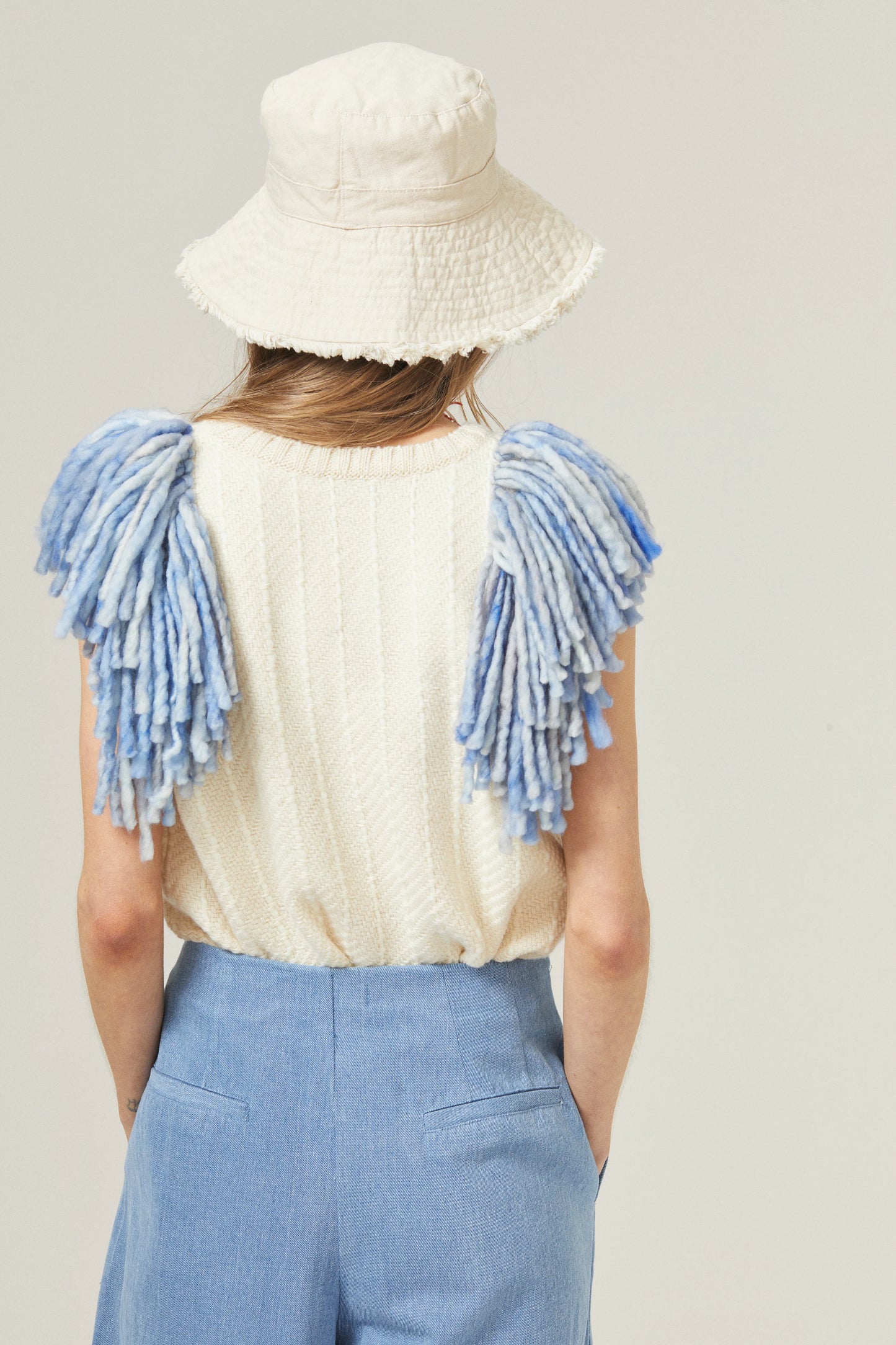 MERINO WOOL VEST - NATURAL WITH LIGHT BLUE FRINGES
