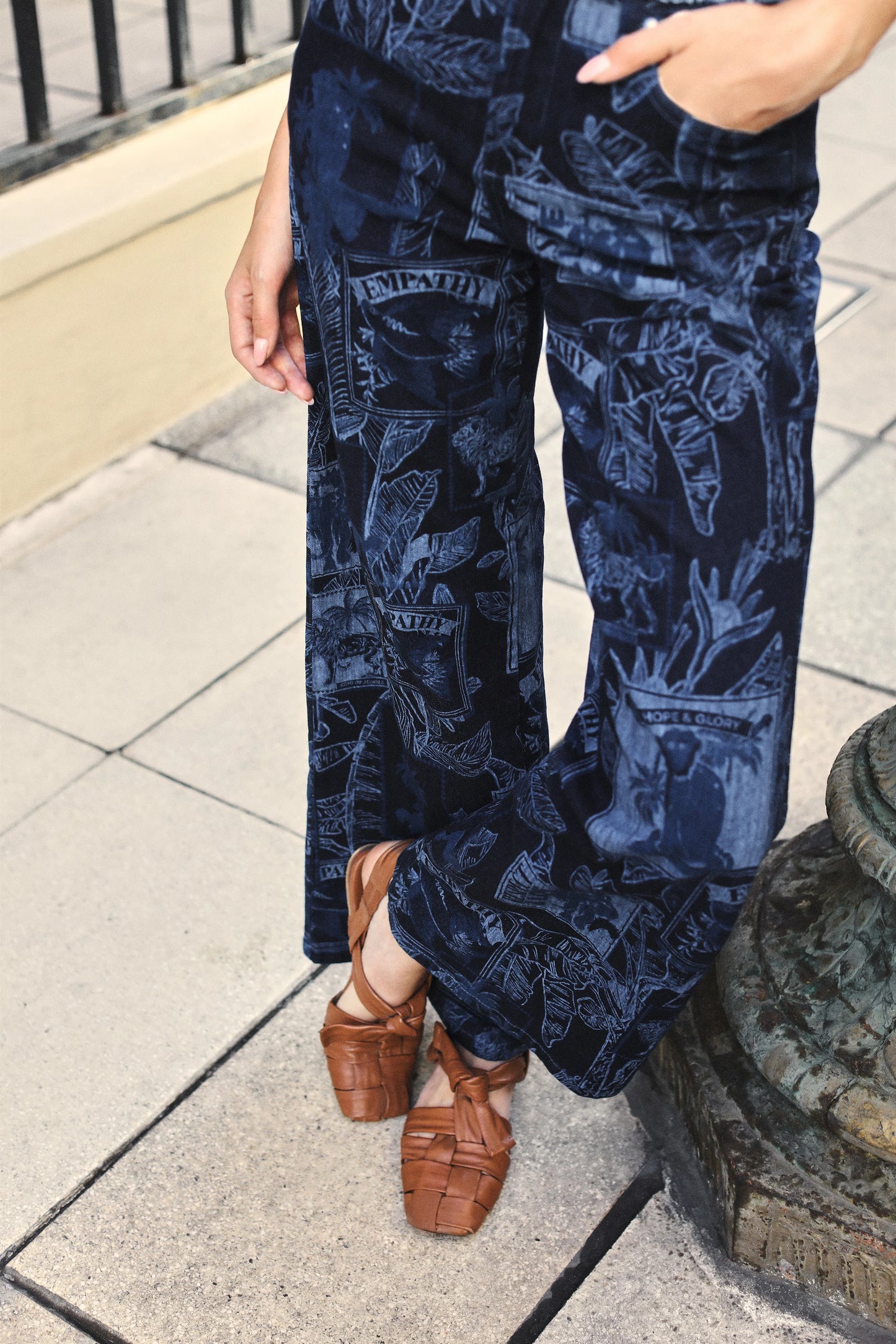 PANT MATCHES DENIM